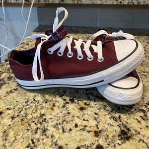 Burgundy Lo Top Chuck Taylor Converse